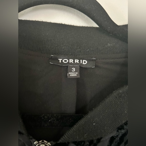 Torrid’s Palm burnout bomber - Picture 5 of 6